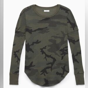 TNA ARITZIA Alder Waffle Knit Thermal Longsleeve Camo Green Womens XS Oversized